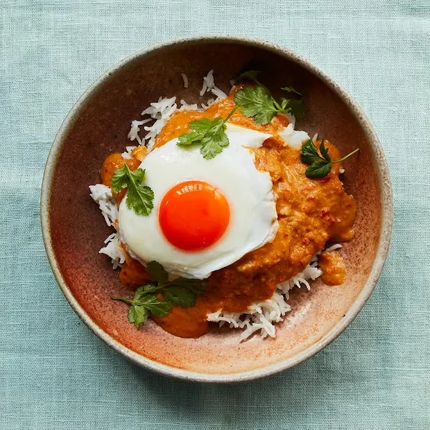 poached_eggs_with_tamarind_and_coconut_sauce